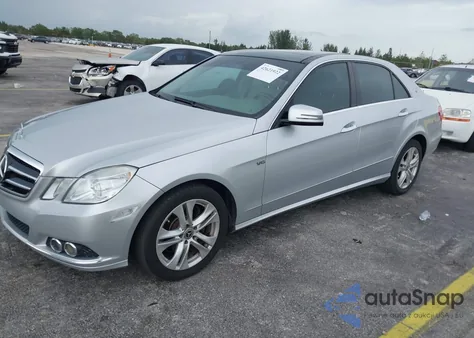 2010 Mercedes-Benz E 350 z USA, uszkodzony, nr VIN WDDHF5GB3AA036269